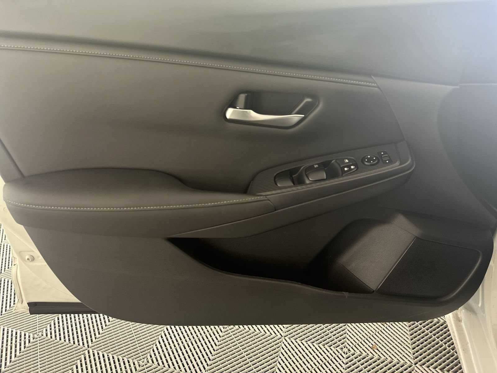 Certified 2024 Nissan Sentra SV FWD image 29