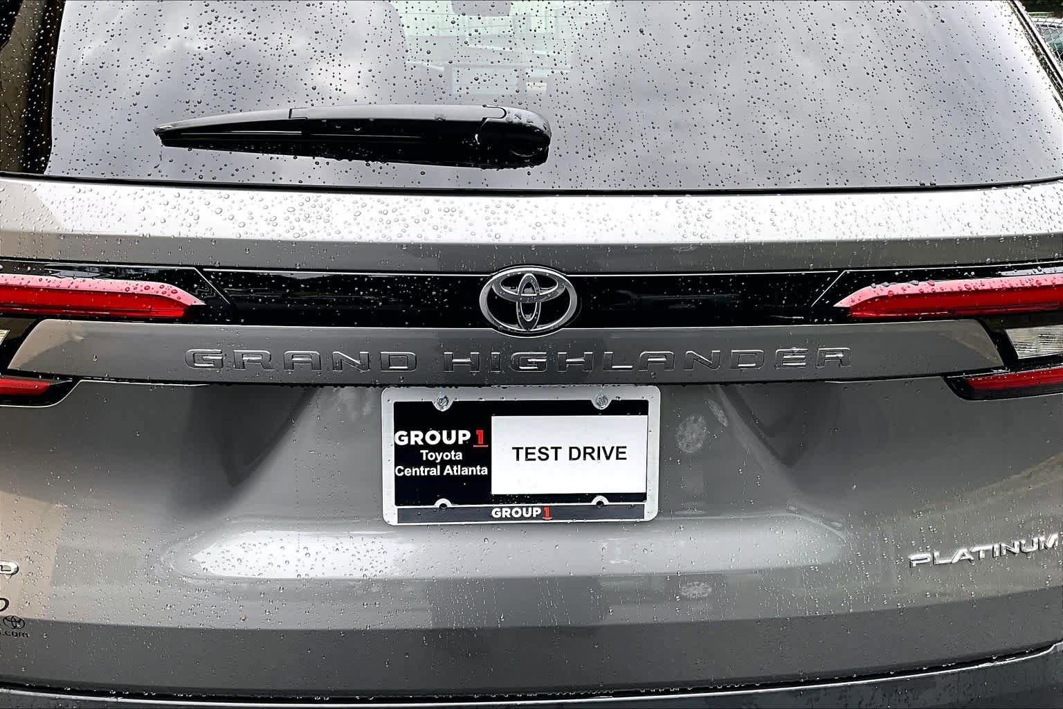 Used 2025 Toyota Grand Highlander AWD image 31