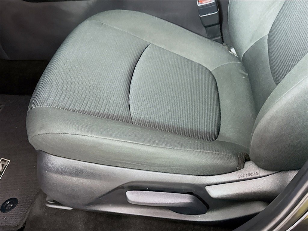 Used 2021 Toyota RAV4 LE image 9