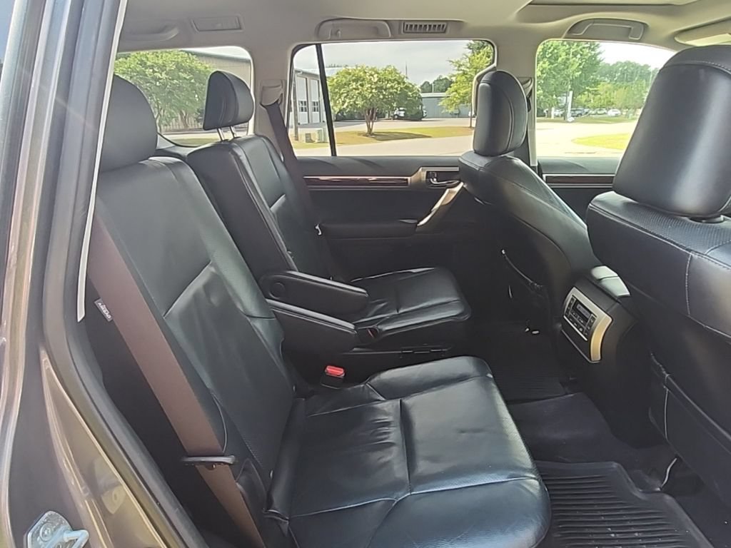 Used 2017 Lexus GX 460 Premium AWD/4WD image 36