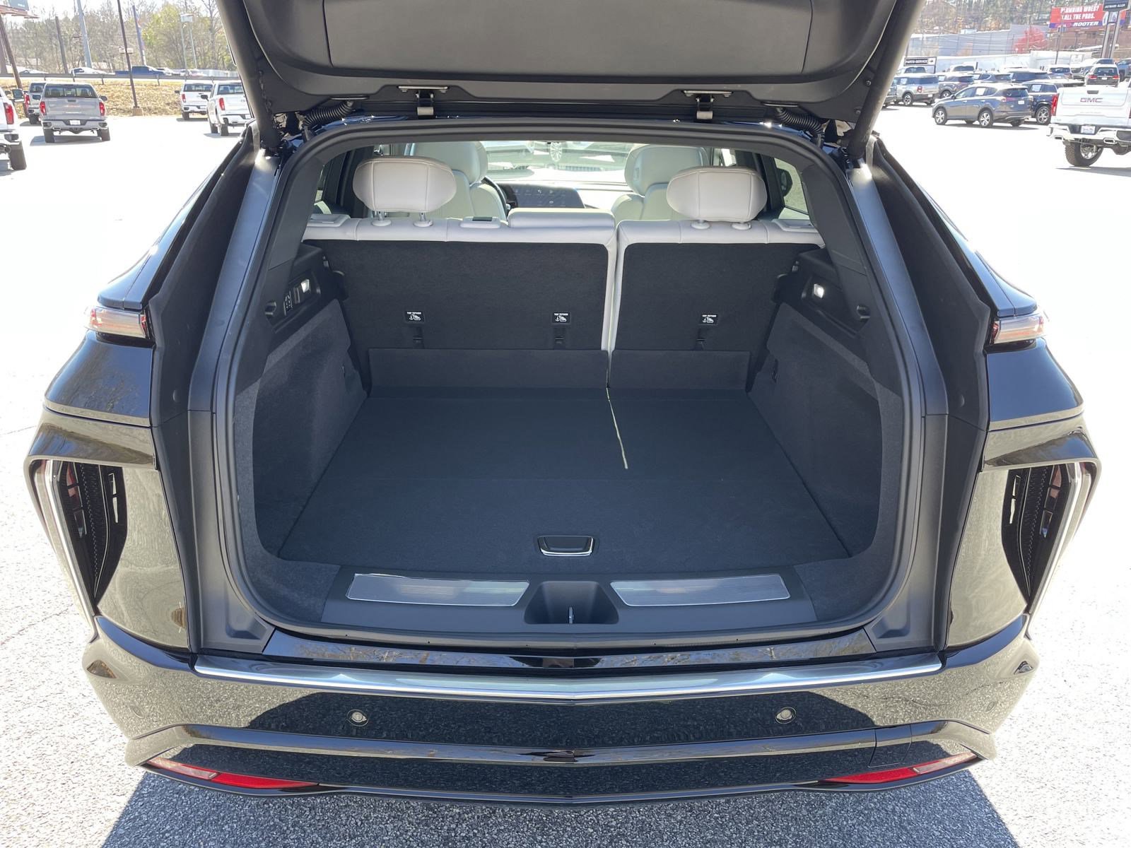 New 2025 Cadillac Lyriq Luxury image 6