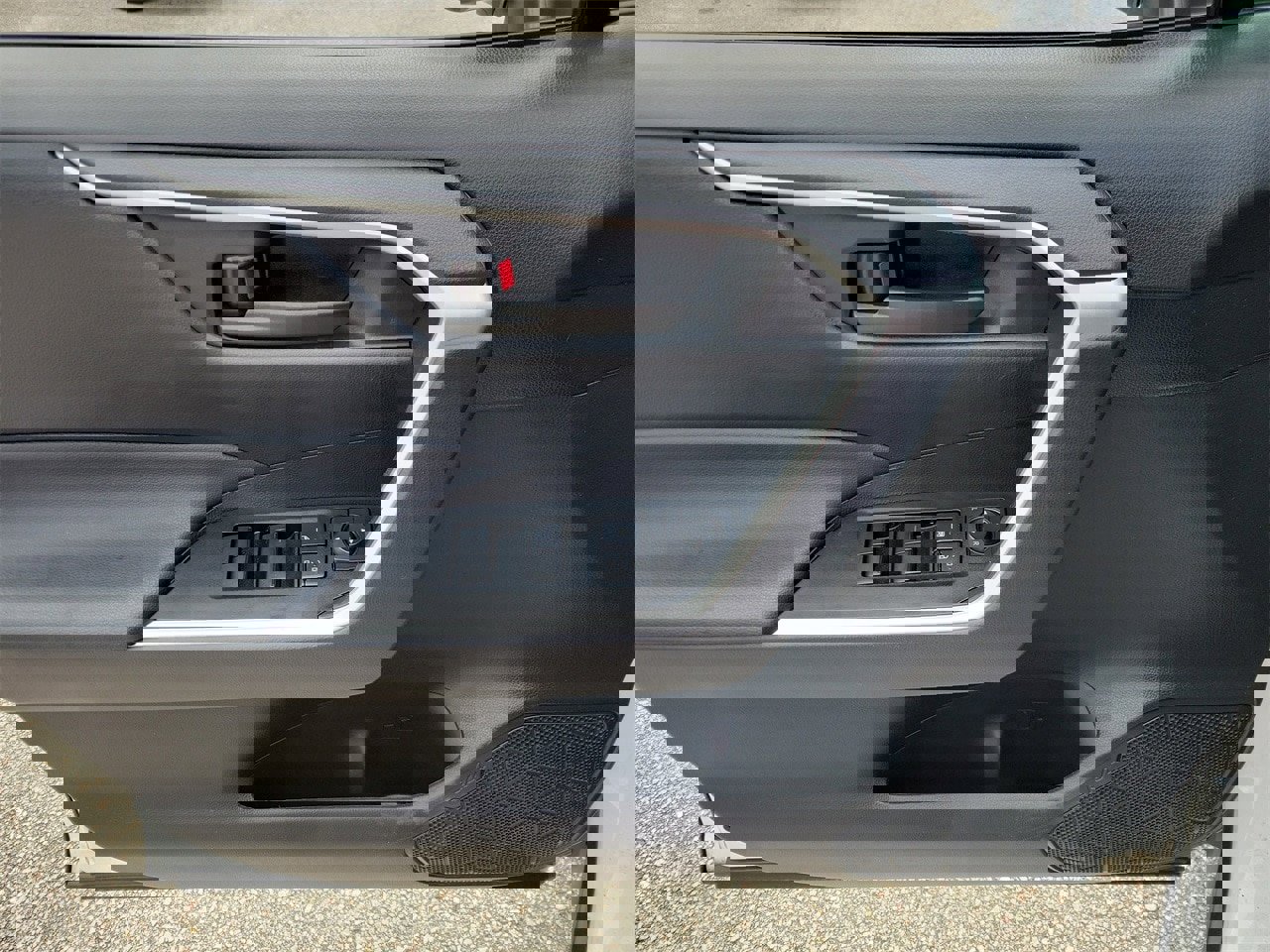 Used 2025 Toyota RAV4 LE image 13