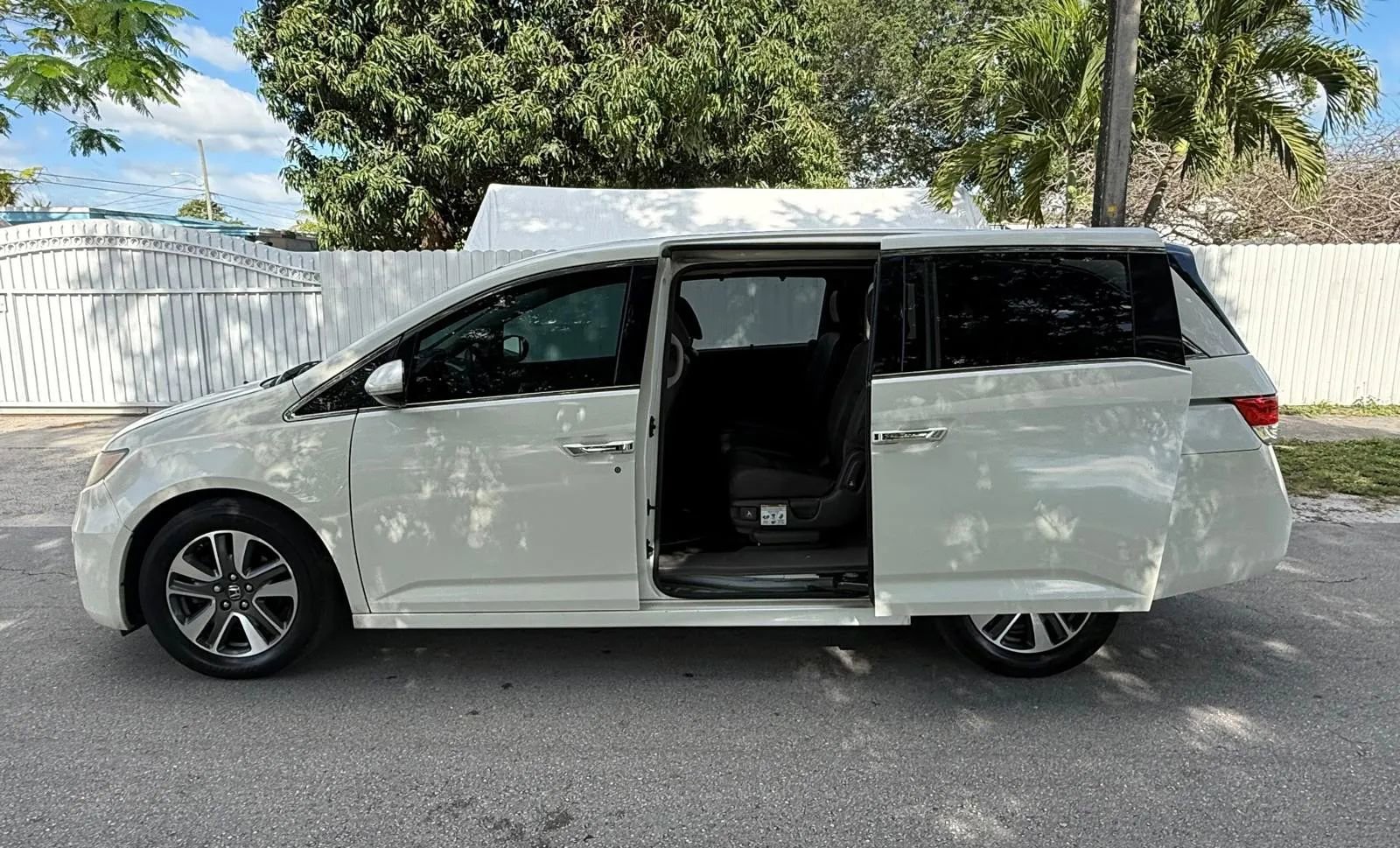 Used 2016 Honda Odyssey Touring image 3