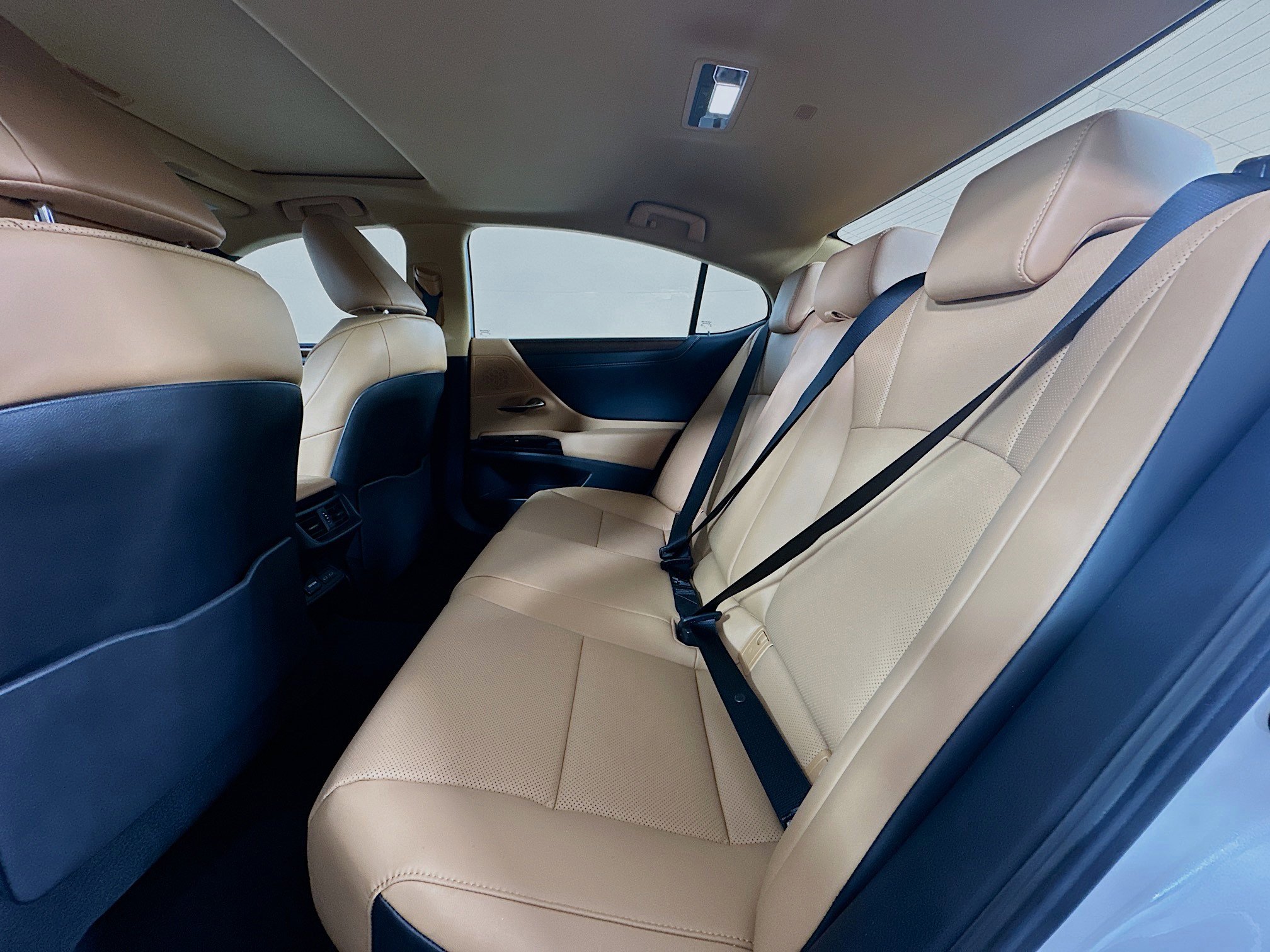 Used 2025 Lexus ES 350 w/ Premium Package image 28