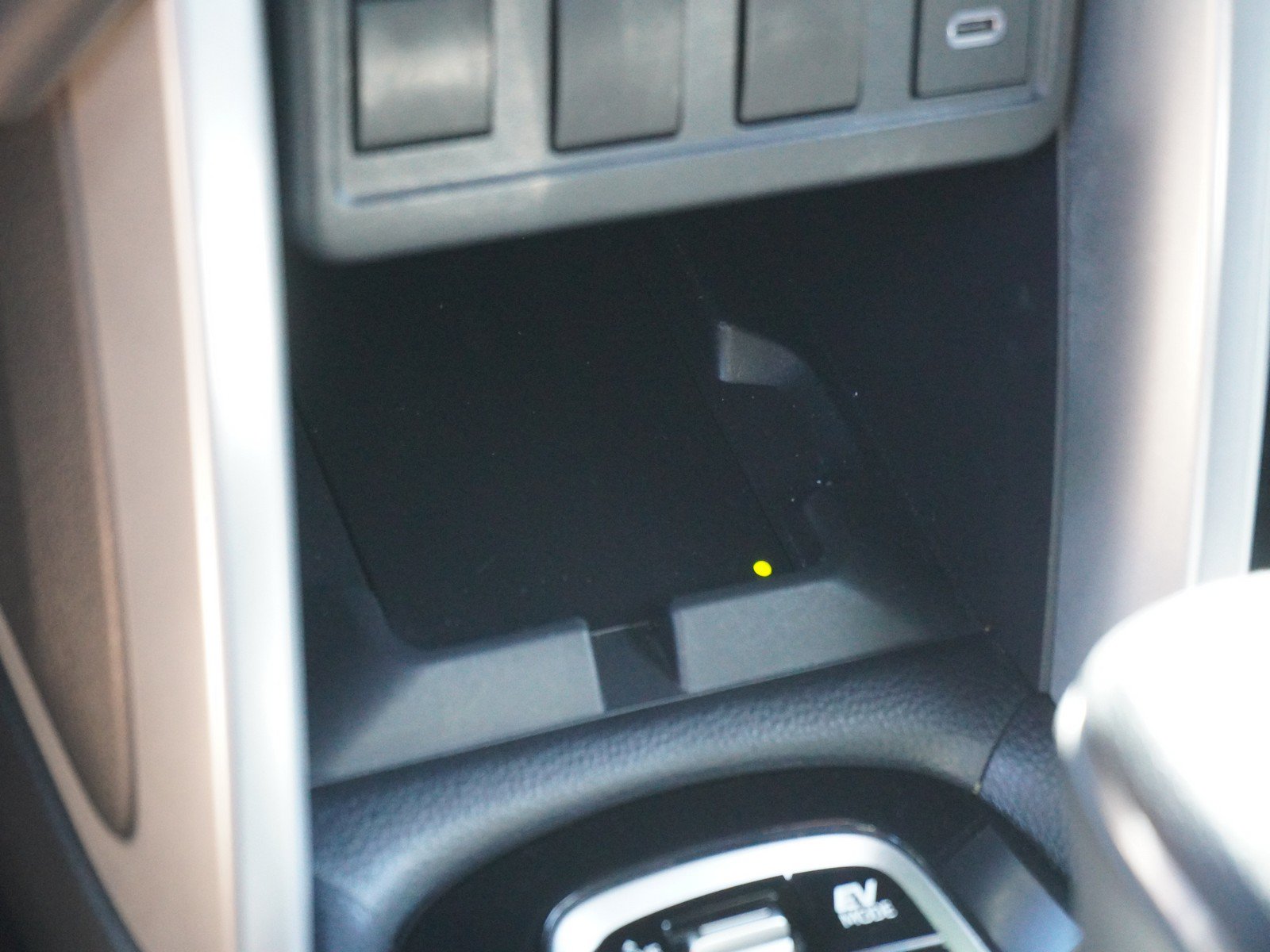 Used 2024 Toyota Corolla Cross AWD Hybrid w/ Moonroof Package image 25