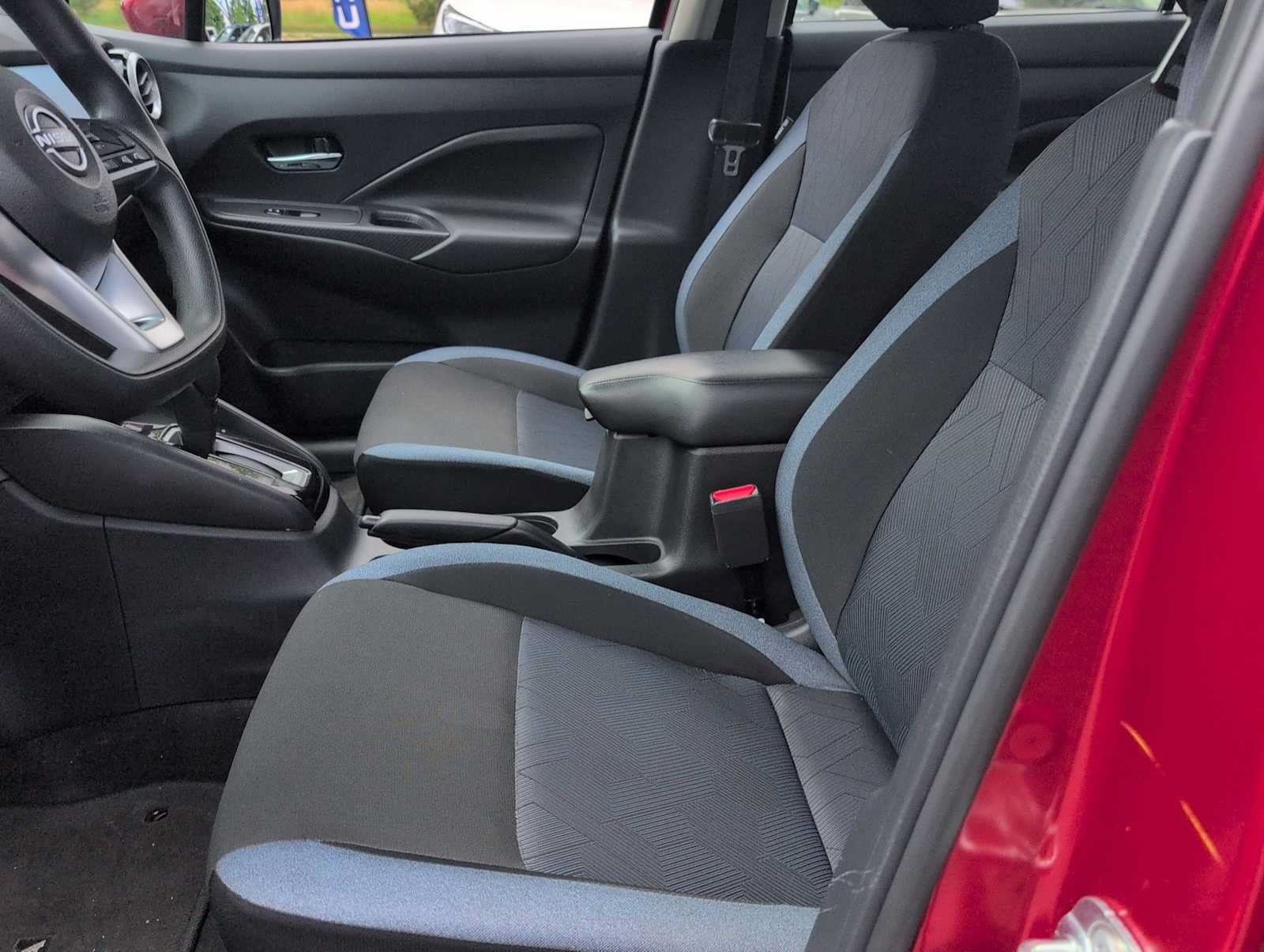 Used 2025 Nissan Versa SV FWD image 15