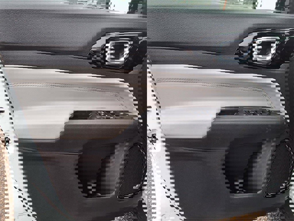 New 2026 Jeep Compass Limited w/ Sun, Sound & Navigation Group image 18