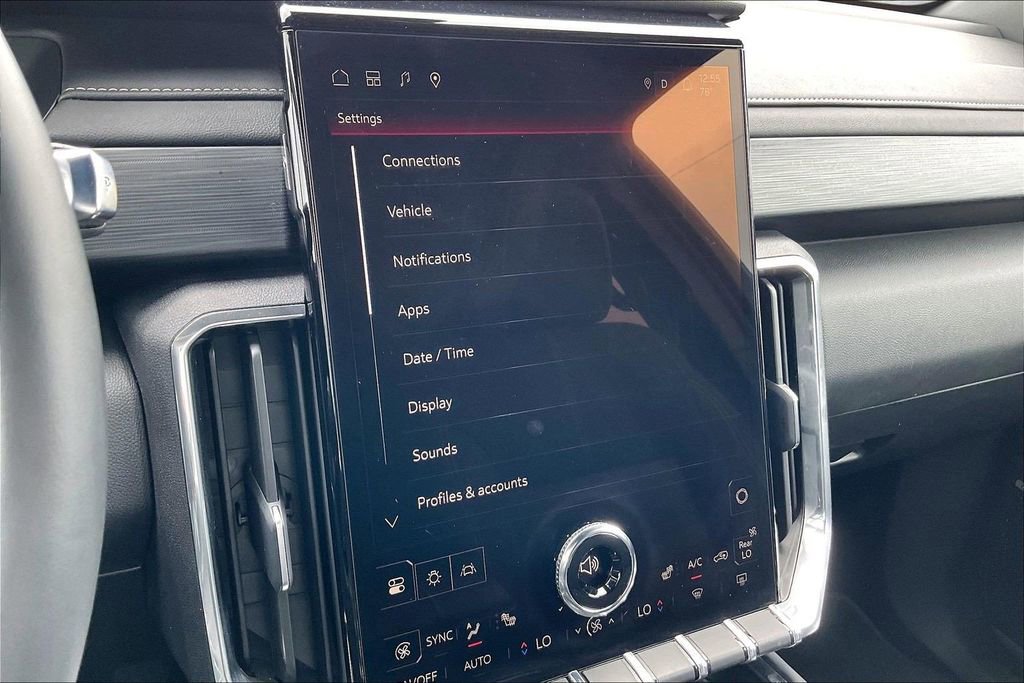 Used 2025 GMC Acadia Elevation image 25