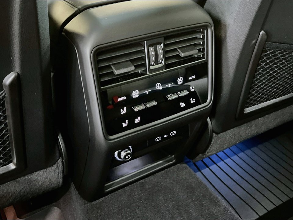 New 2026 Porsche Cayenne Coupe AWD/4WD image 27