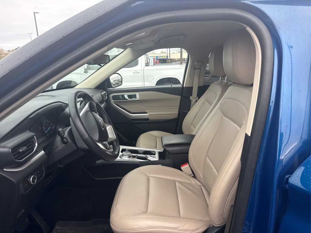 Used 2023 Ford Explorer XLT w/ Equipment Group 202A AWD/4WD image 19