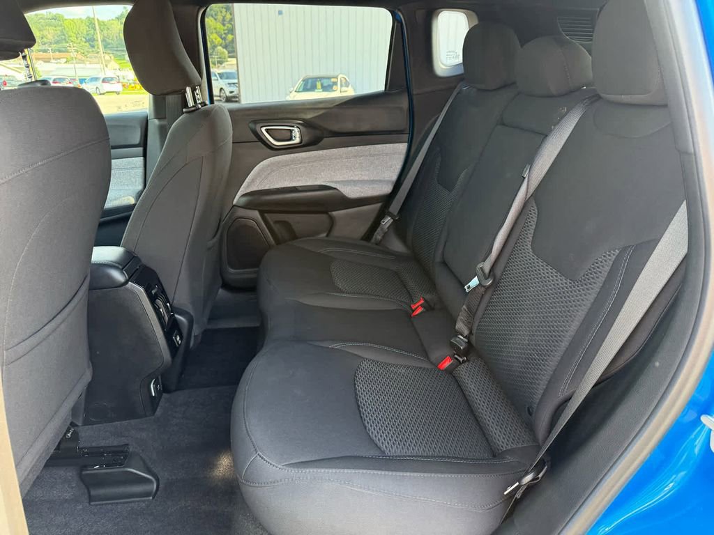 Used 2024 Jeep Compass Sport image 5