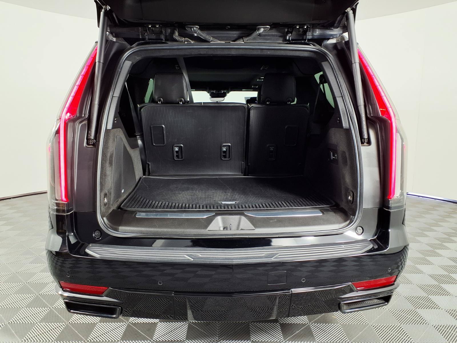 Certified 2023 Cadillac Escalade ESV Sport Platinum w/ LPO, ONYX Package AWD/4WD image 8