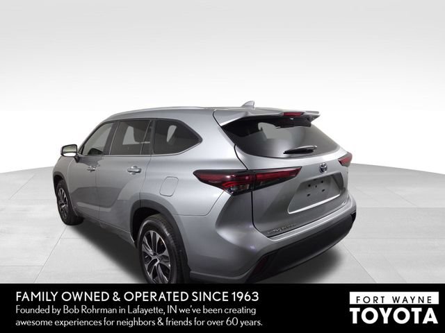 Used 2024 Toyota Highlander XLE AWD/4WD image 9