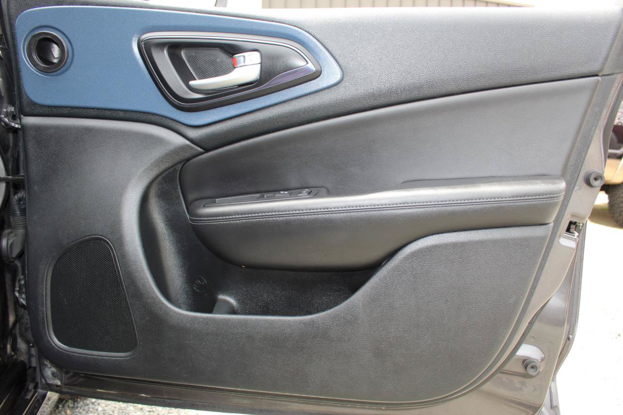 Used 2016 Chrysler 200 S AWD/4WD image 19