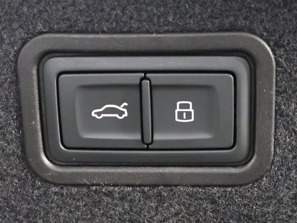 Used 2023 Audi A8 L 3.0T image 60