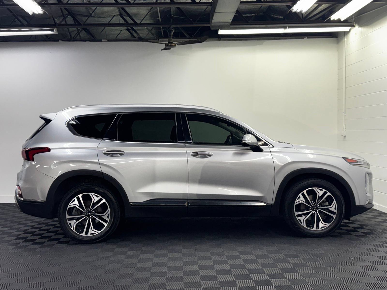 Used 2020 Hyundai Santa Fe Limited AWD/4WD image 4