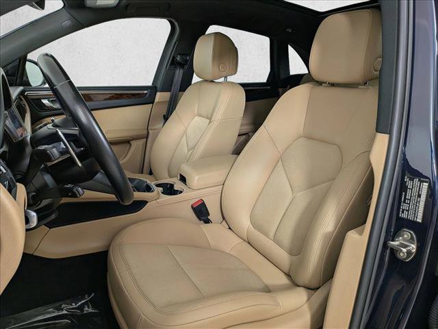 Certified 2023 Porsche Macan image 5