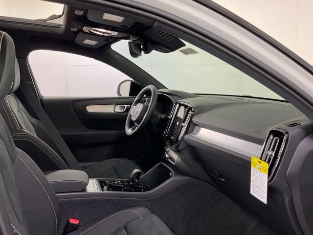 New 2026 Volvo XC40 B5 Ultra w/ Protection Package Premier image 31