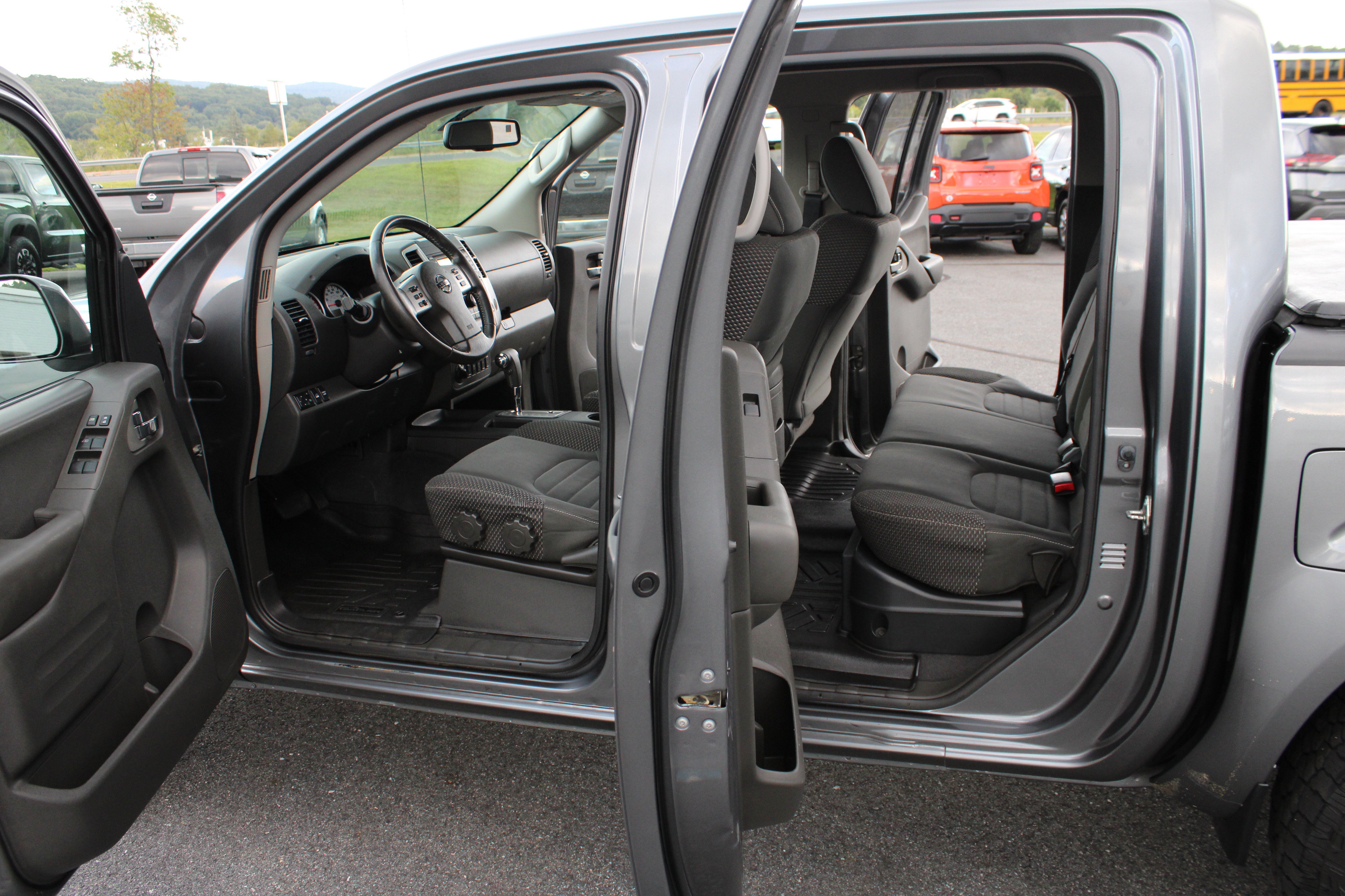 Used 2018 Nissan Frontier PRO-4X AWD/4WD image 19
