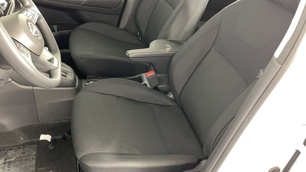 New 2025 Nissan Kicks Play S image 12