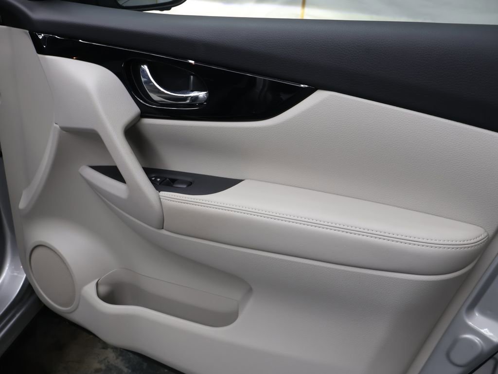Used 2022 Nissan Rogue Sport SL w/ Premium Package image 12