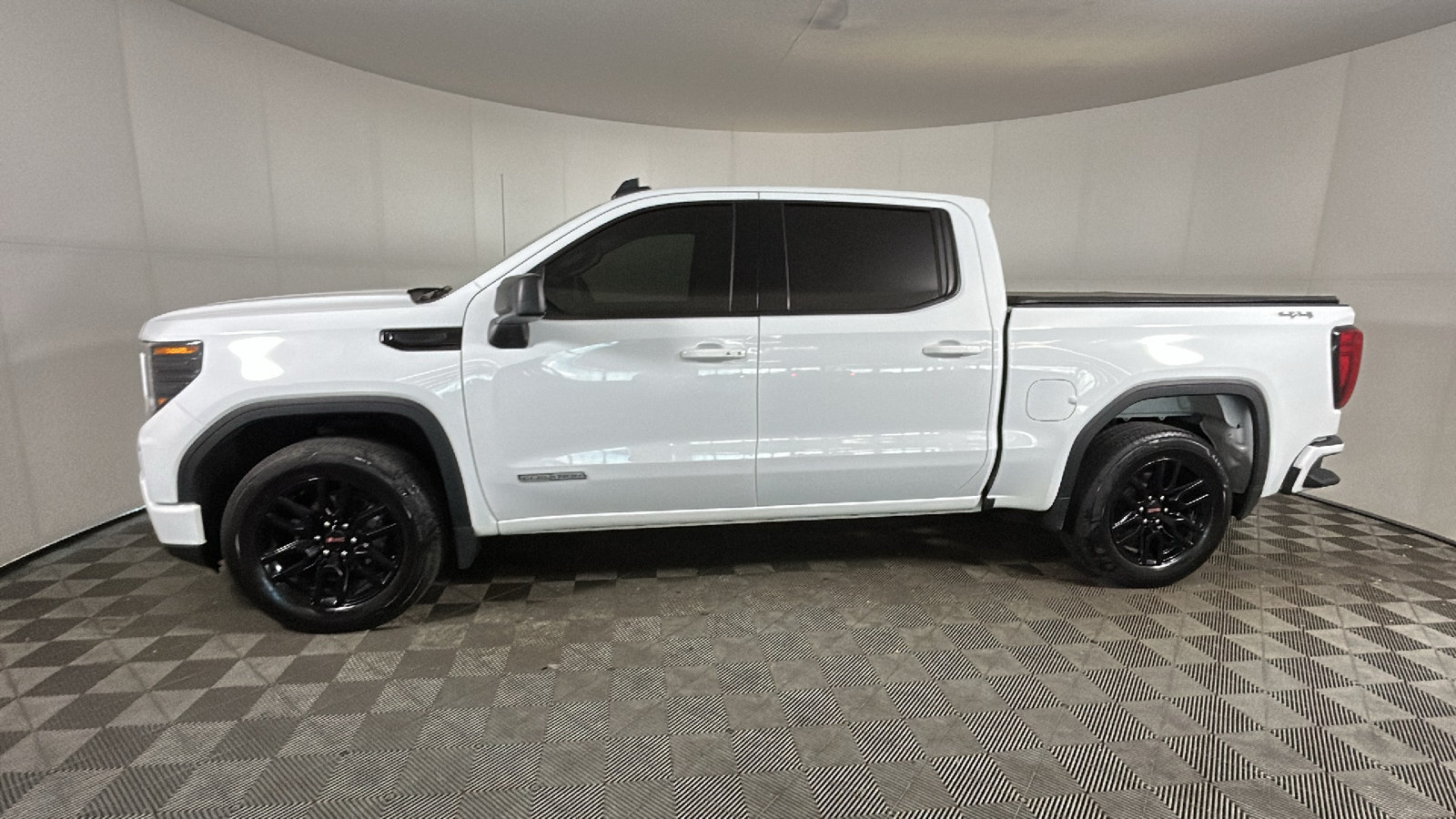 Used 2024 GMC Sierra 1500 Elevation AWD/4WD image 6