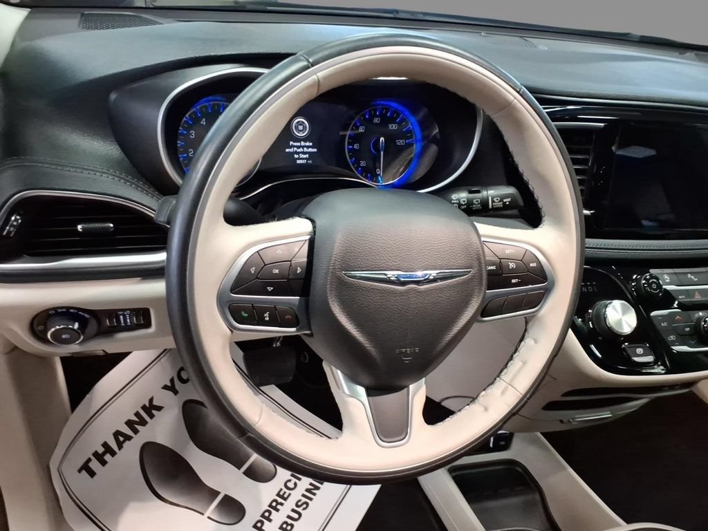 Used 2020 Chrysler Pacifica Limited FWD image 22