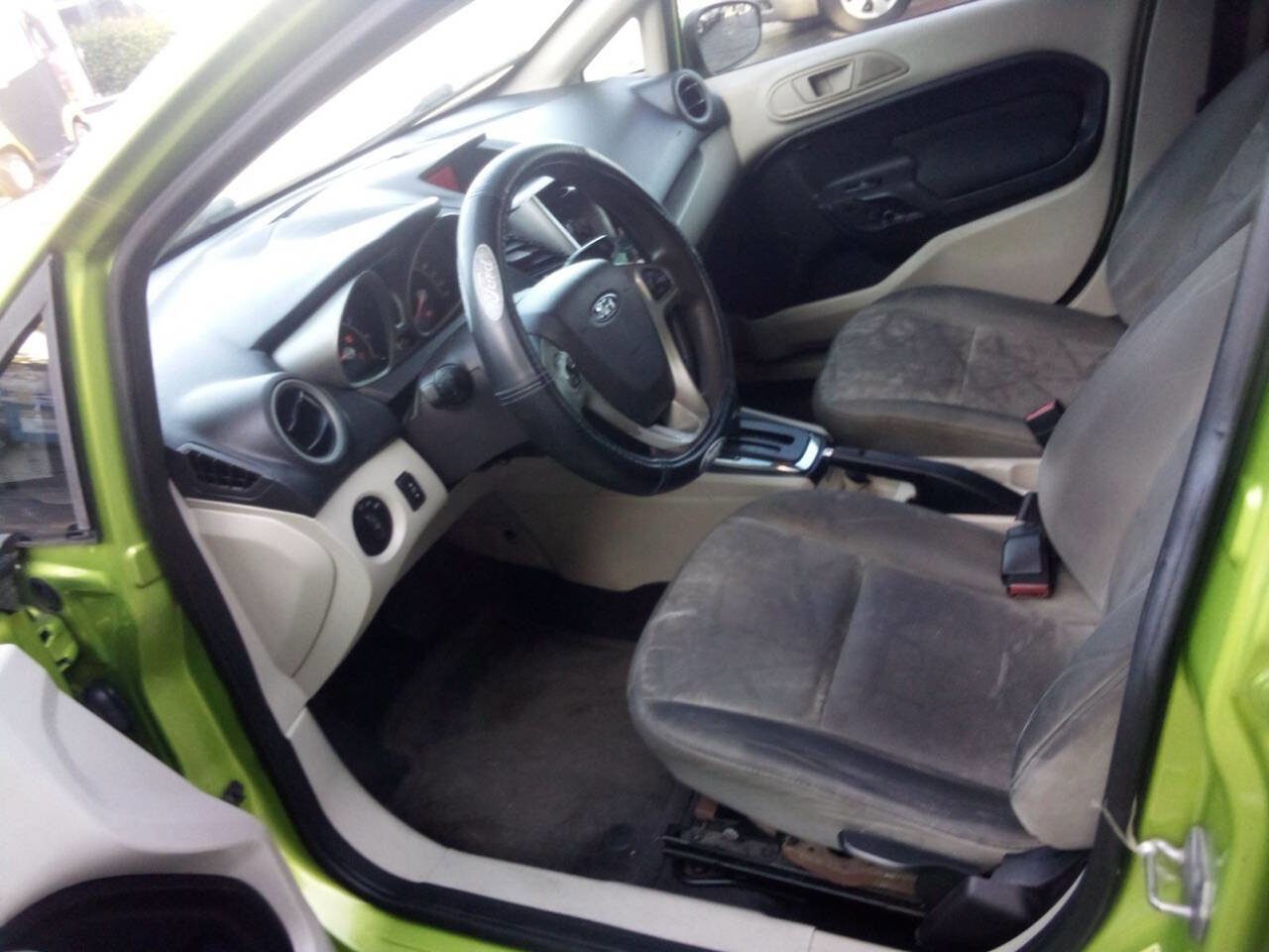 Used 2011 Ford Fiesta SE w/ 203A Rapid Spec Order Code image 11