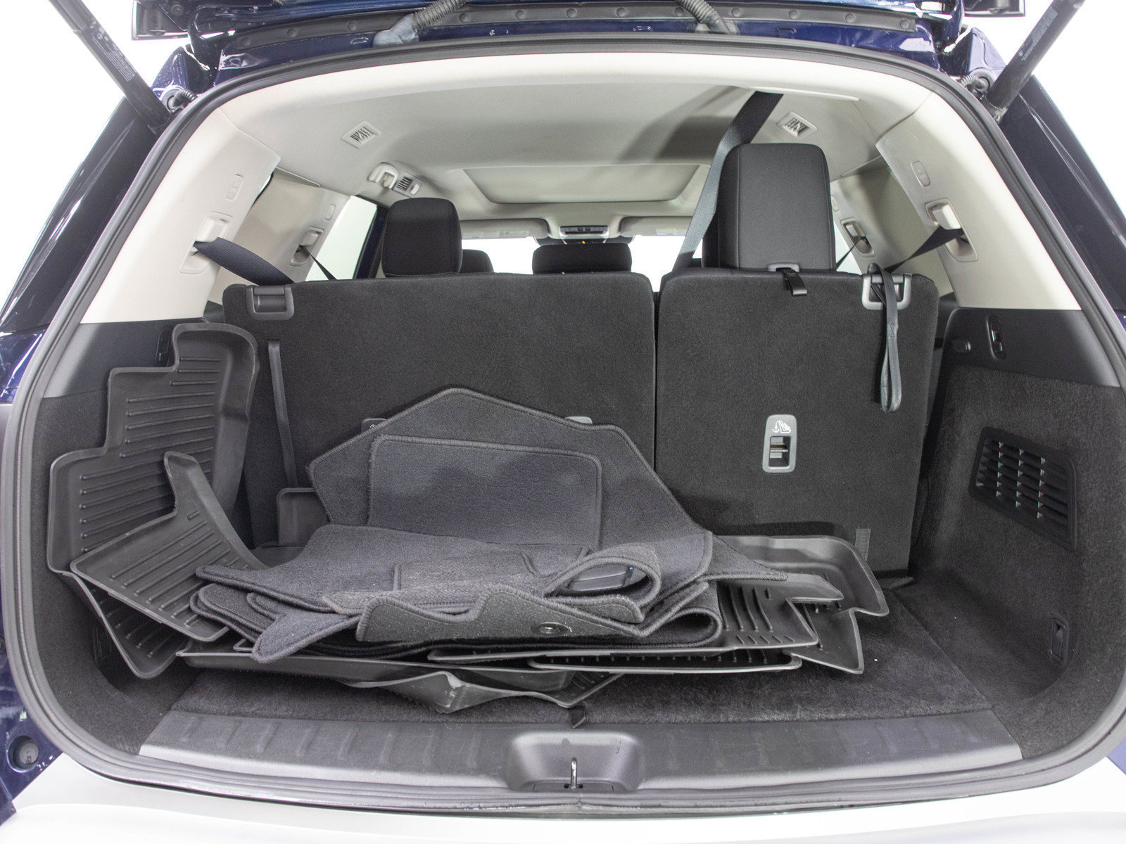 Used 2024 Nissan Pathfinder SV AWD/4WD image 11
