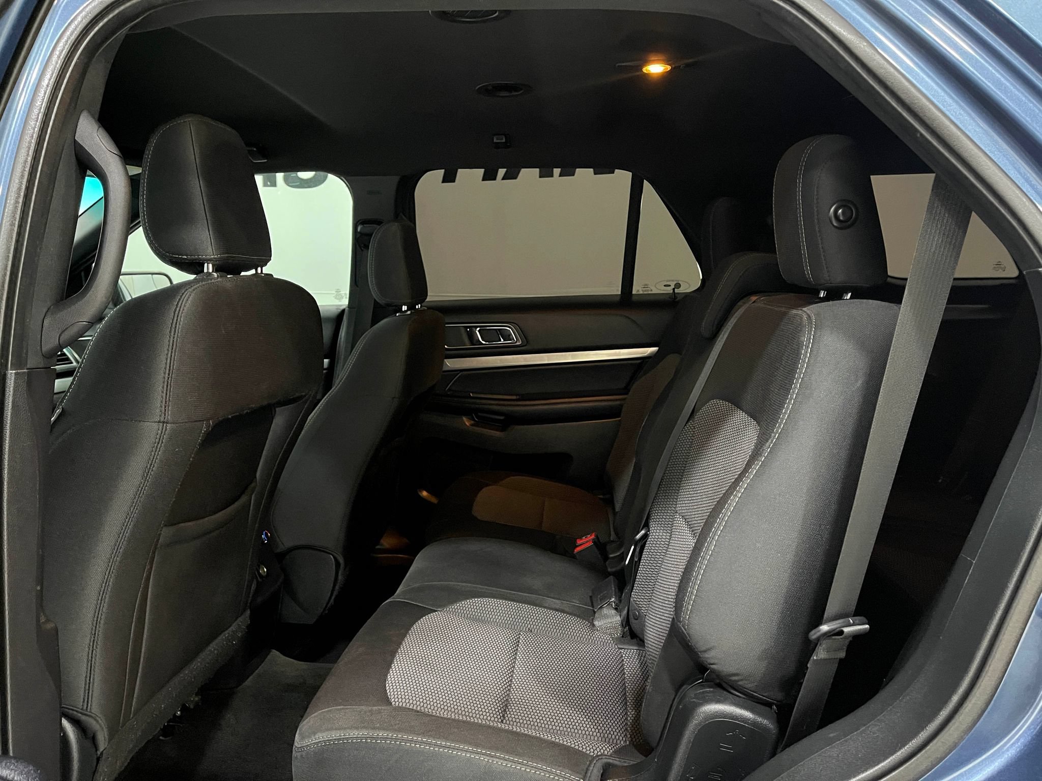 Used 2018 Ford Explorer XLT w/ Equipment Group 201A AWD/4WD image 29