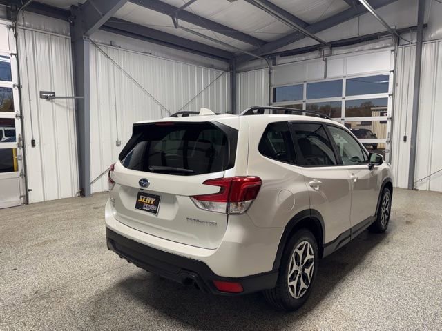Used 2022 Subaru Forester Premium image 22