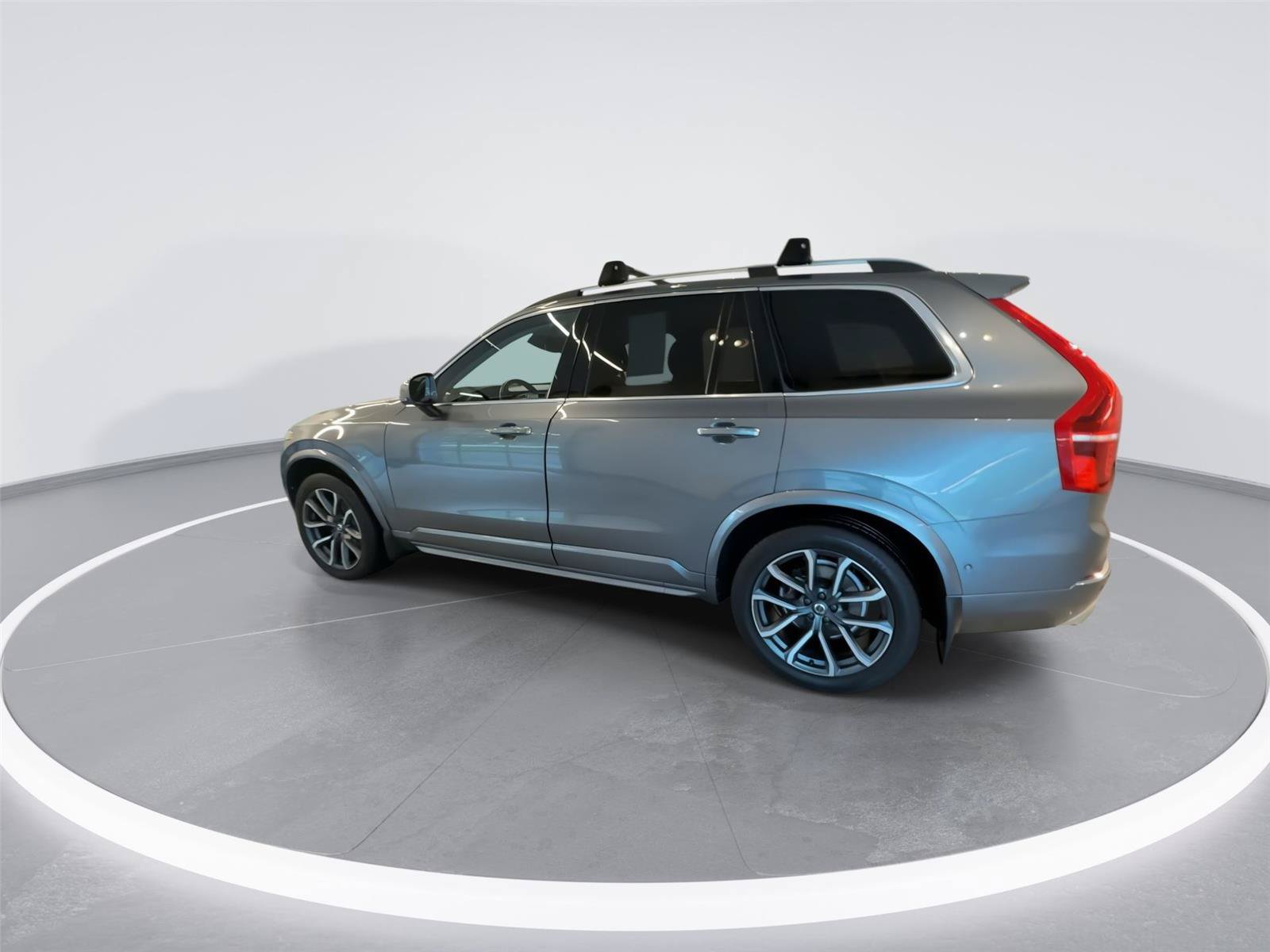 Used 2016 Volvo XC90 T6 Momentum w/ Momentum Plus Package AWD/4WD image 5