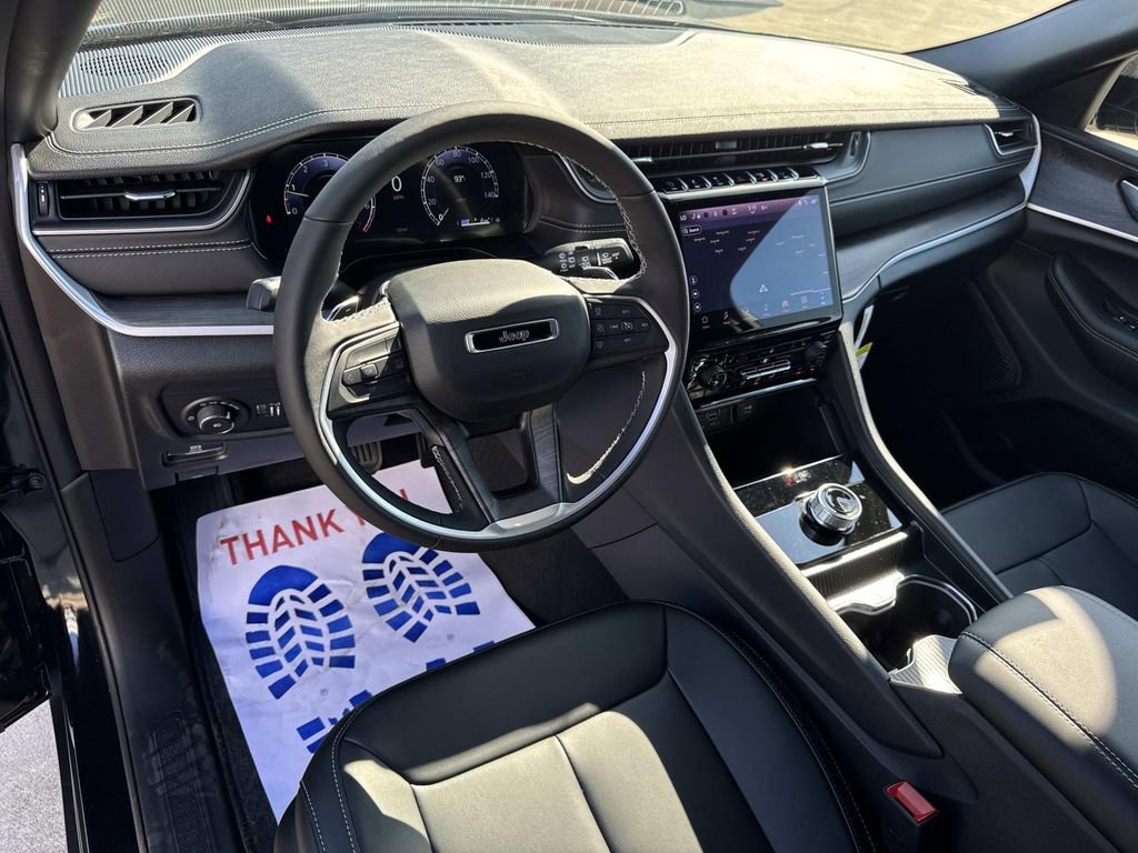 New 2025 Jeep Grand Cherokee Limited w/ Black Appearance Package image 37