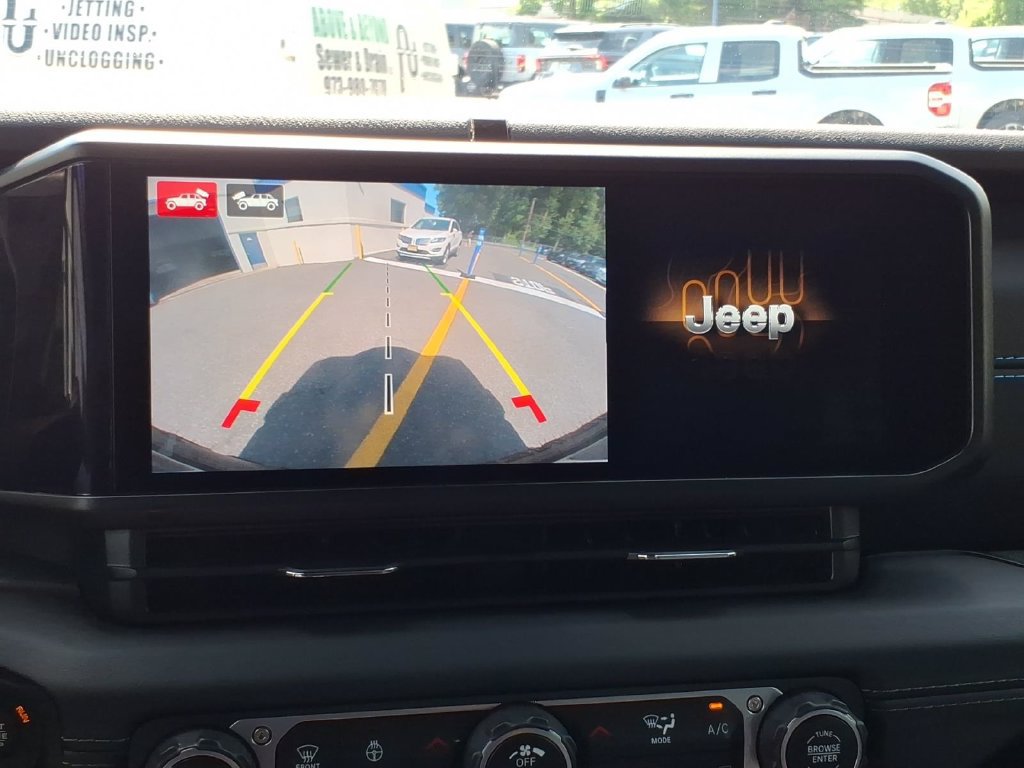 Used 2024 Jeep Wrangler High Altitude AWD/4WD image 18