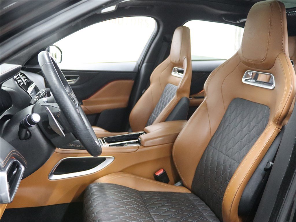 Used 2020 Jaguar F-PACE SVR image 9