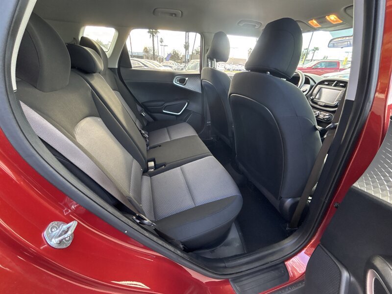 Used 2024 Kia Soul LX w/ Option Group 015 FWD image 17