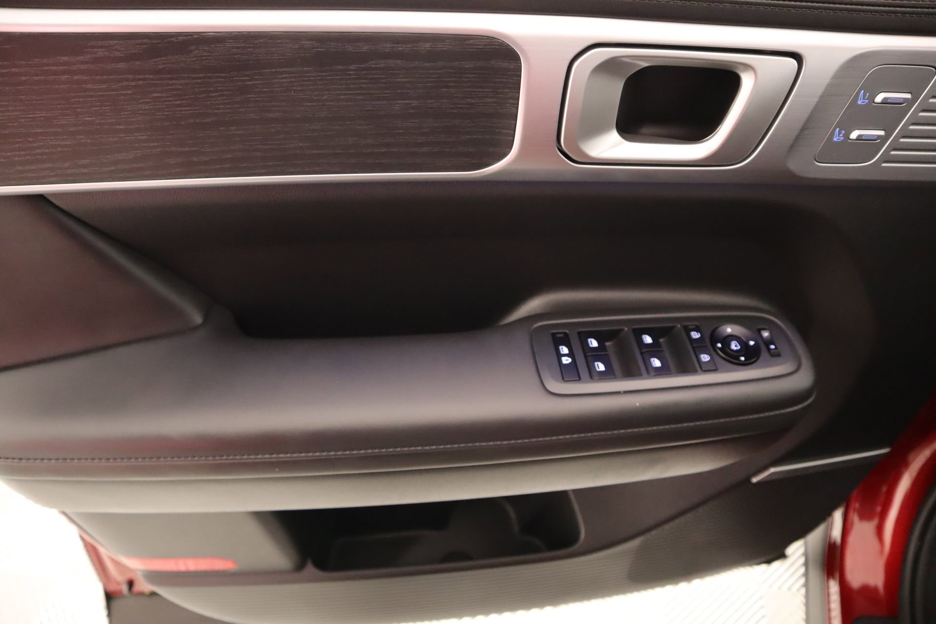 Certified 2025 Hyundai Santa Fe Limited image 16