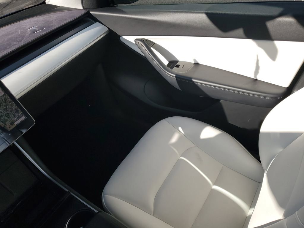 Used 2020 Tesla Model Y Long Range image 11