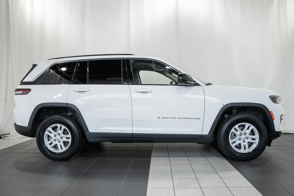Certified 2023 Jeep Grand Cherokee Laredo w/ Luxury Tech Group I AWD/4WD image 2