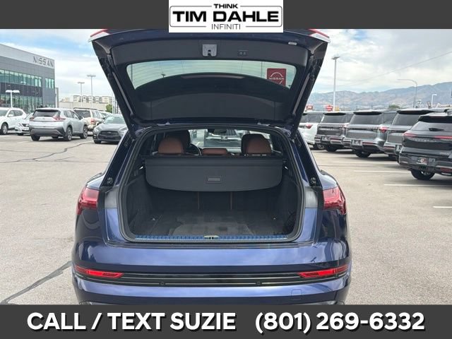Used 2022 Audi e-tron Premium Plus w/ Premium Plus Package AWD/4WD image 9