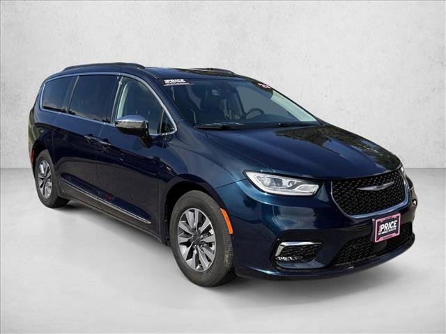 Used 2023 Chrysler Pacifica Limited w/ Uconnect Theater Family Group FWD video 3