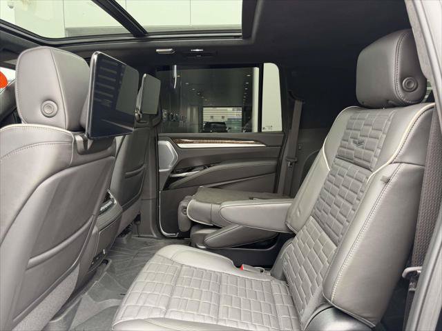 Used 2025 Cadillac Escalade ESV Sport Platinum AWD/4WD image 15