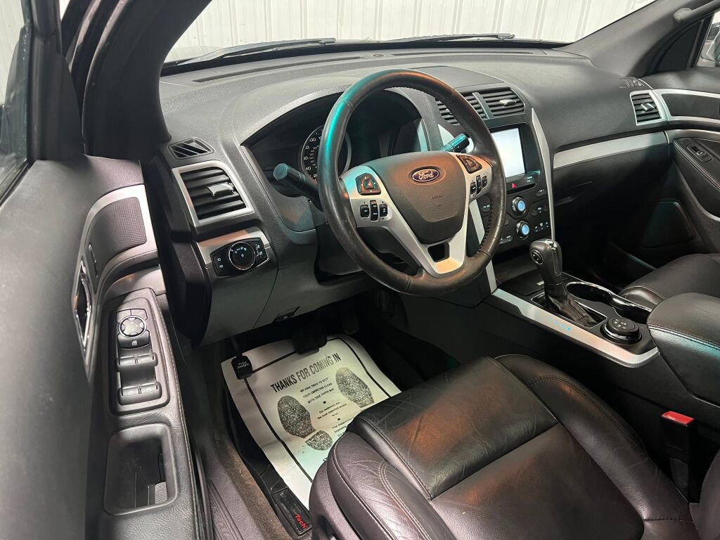 Used 2015 Ford Explorer XLT w/ Equipment Group 202A image 2