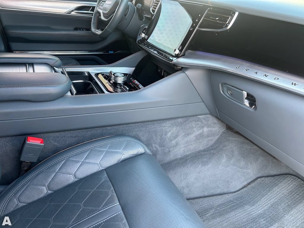 Certified 2022 Jeep Grand Wagoneer Series III w/ Flexible Seating Group AWD/4WD image 13