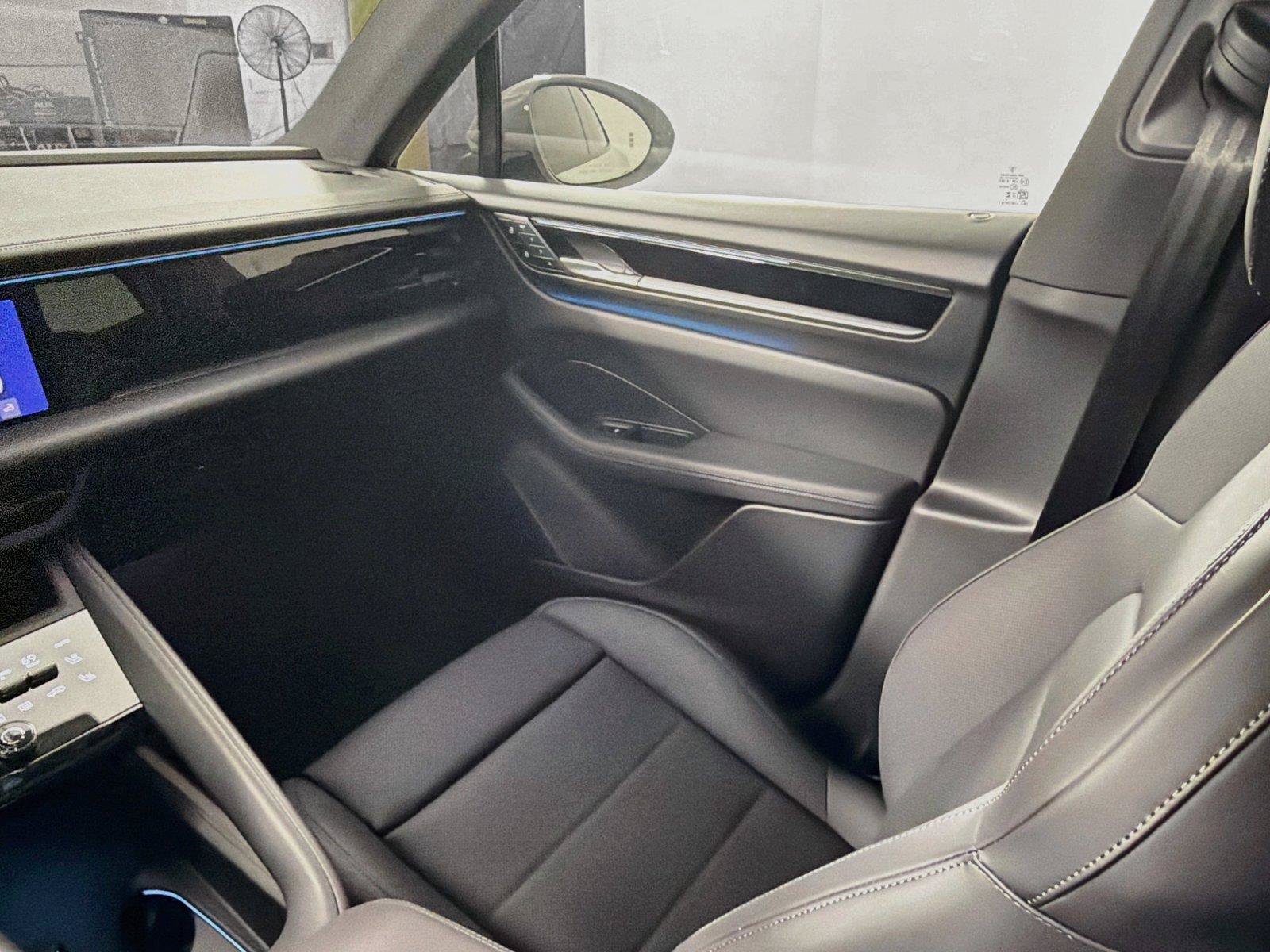 Certified 2026 Porsche Macan Electric RWD image 30