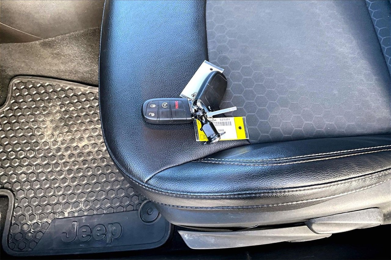 Certified 2019 Jeep Compass Latitude w/ Cold Weather Group image 29