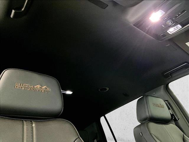 Used 2025 Chevrolet Suburban High Country RWD image 17