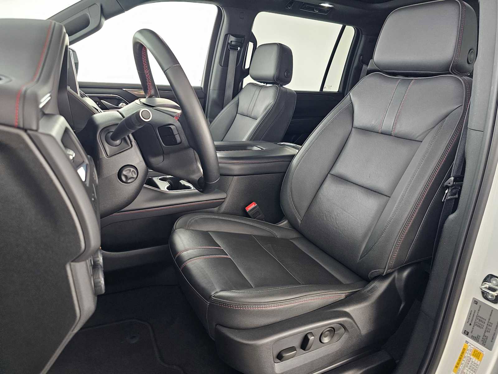 Used 2024 Chevrolet Suburban RST w/ Luxury Package image 23