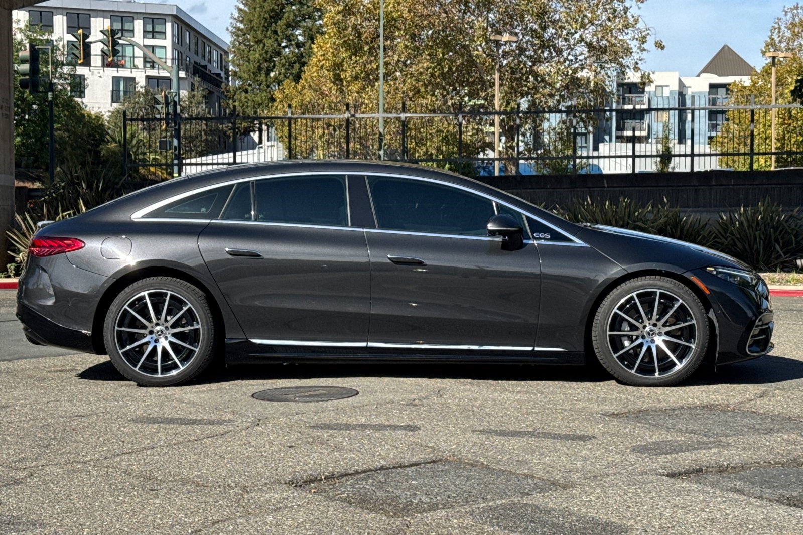 Certified 2023 Mercedes-Benz EQS 580 4MATIC Sedan image 8