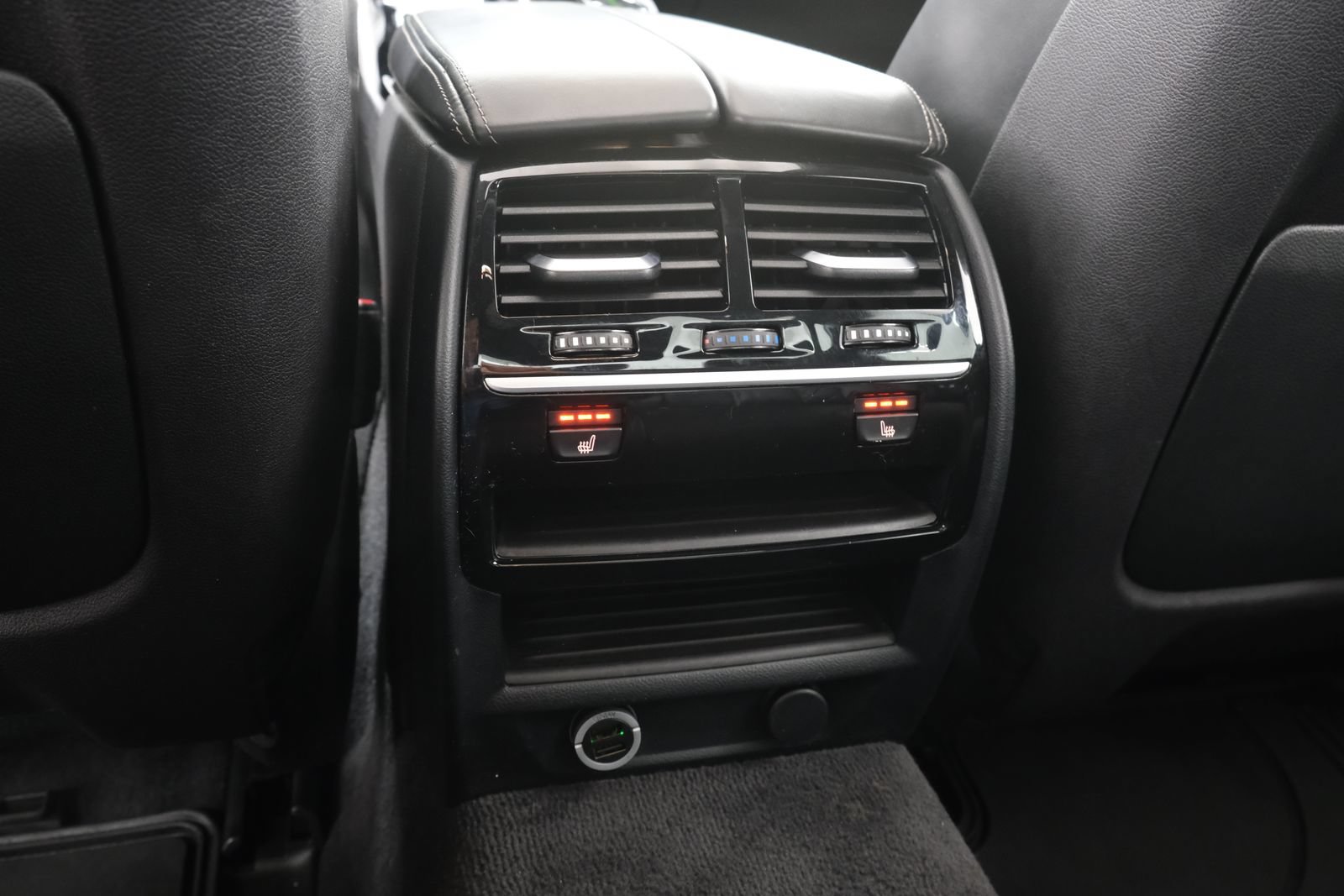 Used 2018 BMW M550i xDrive AWD/4WD image 37